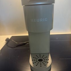 Grey Keurig Single-Serve Coffee Maker – Compact & Convenient