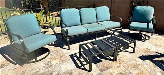 $700 BEAUTIFUL PATIO SET WITH SUNBRELLA CUSHIONS