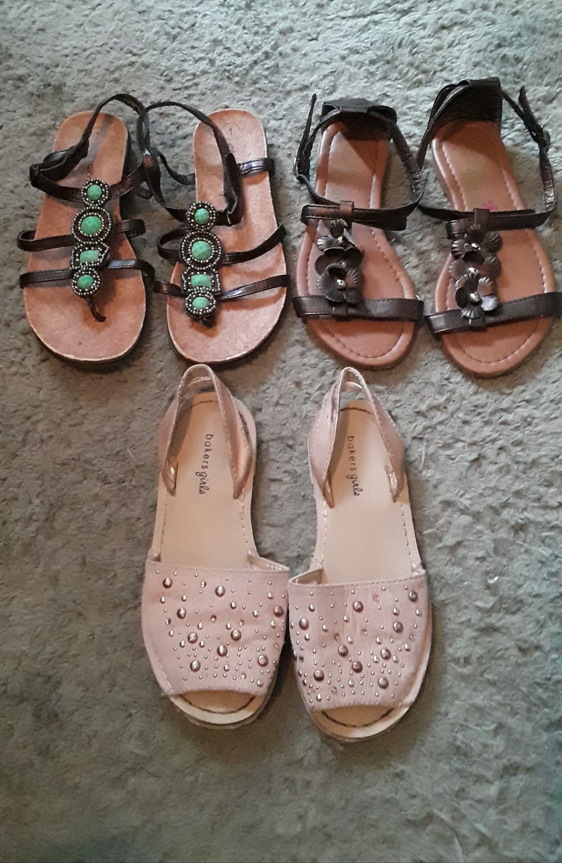 Girls sandals size 1 lot