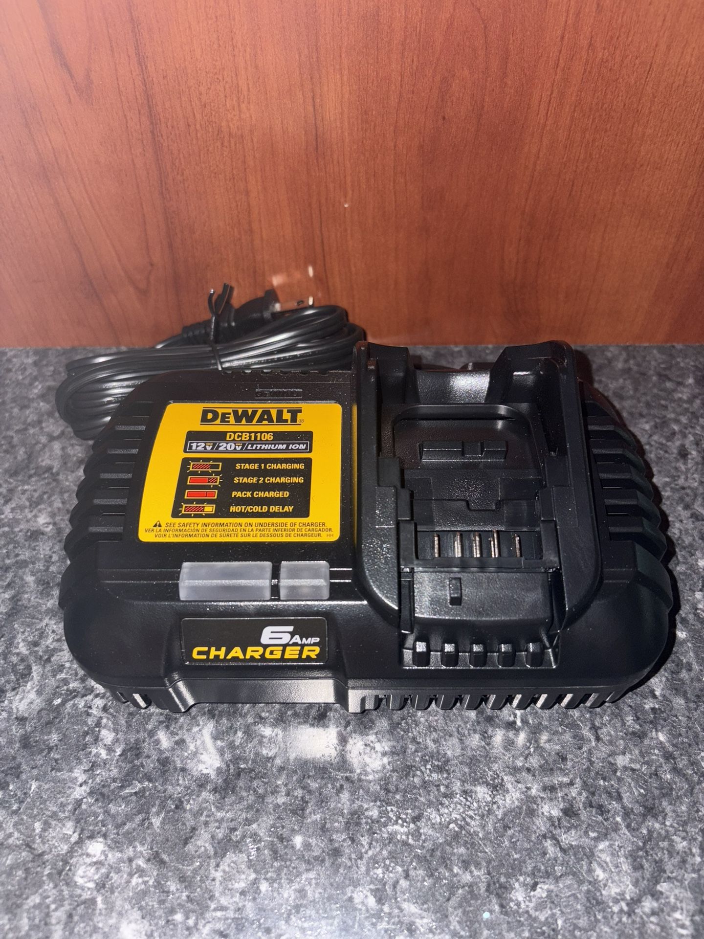 Dewalt 6 AMPS Fast Charger 