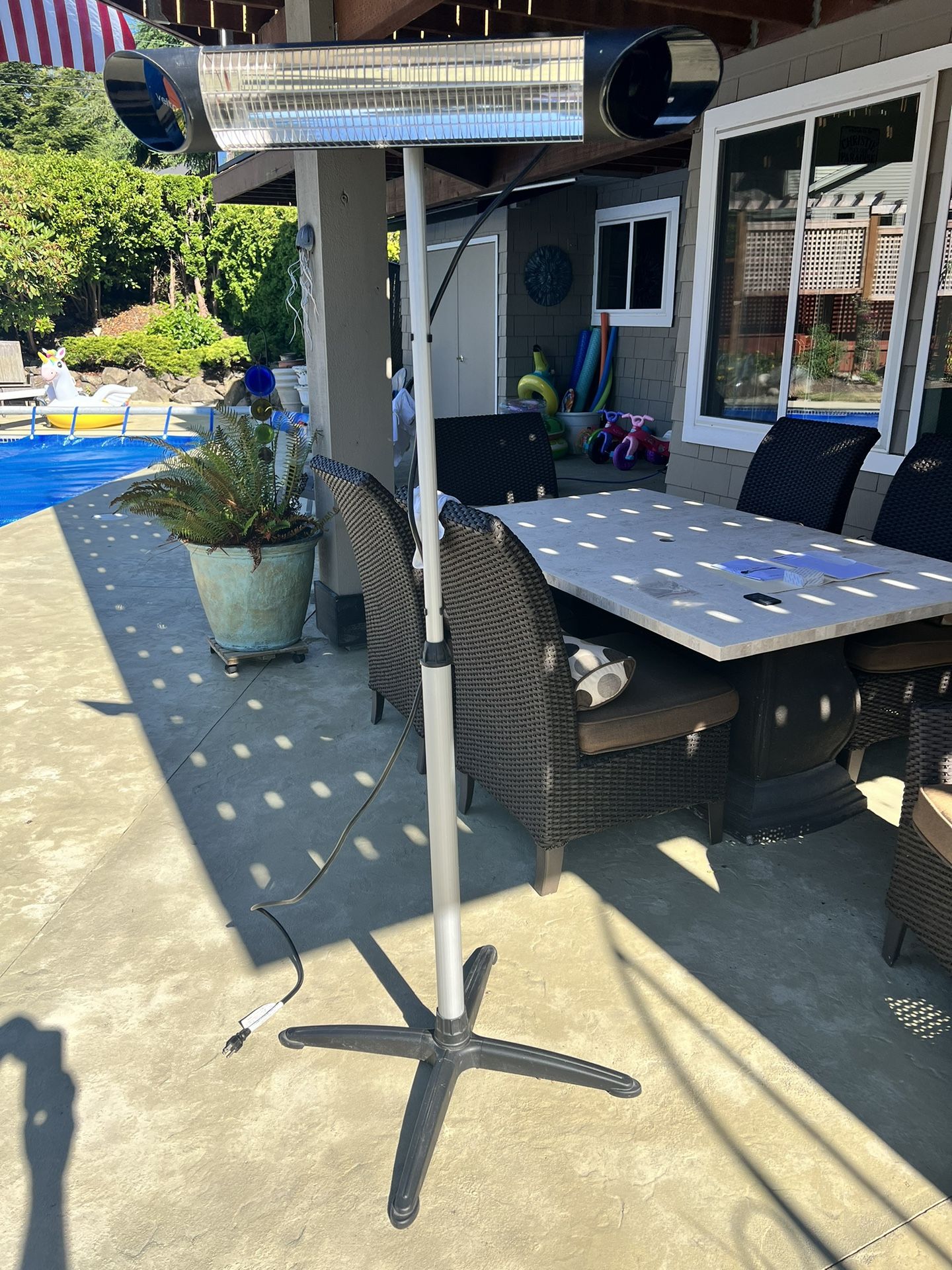 Veito Electric Patio Heater with Remote, Telescopic Stand & Wall Mount