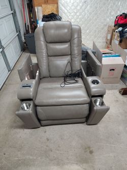 Blue tooth recliner with wireless charging Bluetooth speaker build in