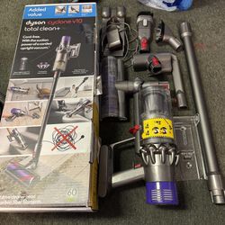 Dyson Cyclone V10 Total Clean+ Comes with NEW Battery and accessories 