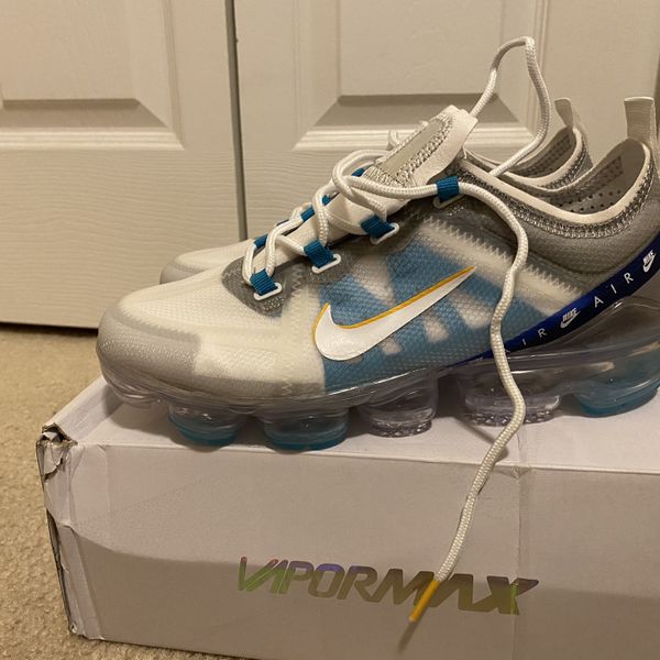 nike air vapormax 2019 white university gold wolf grey