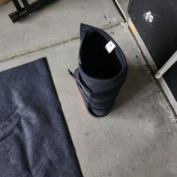 Leg support boot barely used must go