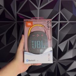Clip 4 JBL speaker