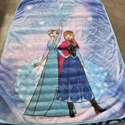 DISNEY  FROZEN  ELSA AND ANNA THROW BLANKET   GOOD CONDITION REVERSABLE SIDE.