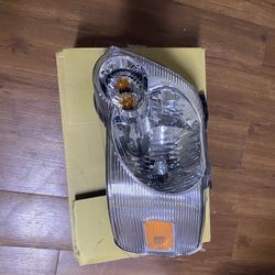 2006-2010 Ford Explorer Driver Side Headlight 