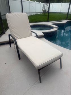 Outdoor Chaise Lounge Chair with Cushion