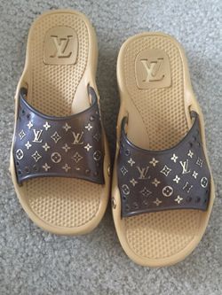 New Louis Vuitton Slides Men Size 9