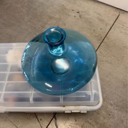 Glass Decor in light blue.