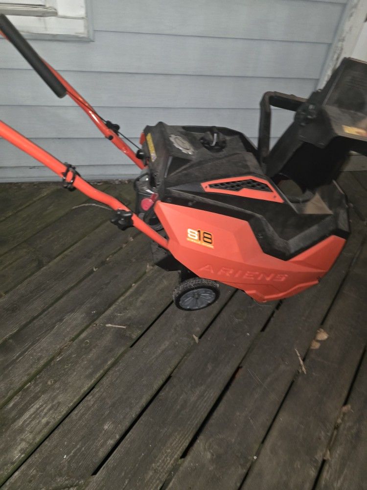Ariens Snowblower S18
