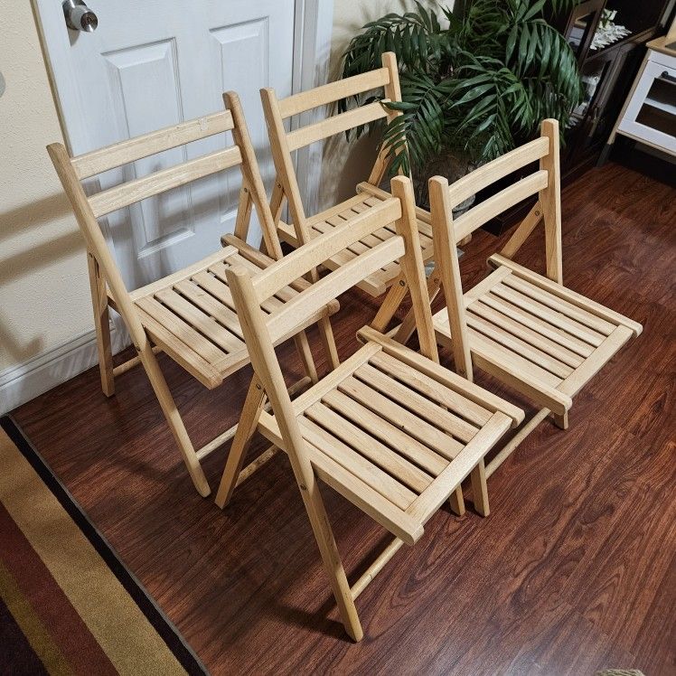 4 Wooden Foldable Chairs Very Good Condition