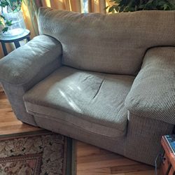 FREE Love Seat/ 5ft Overall Length 
