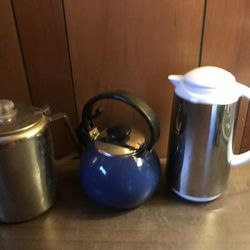 3 Teapots 