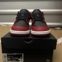 Air Jordan 1 Low Reverse bred Size 6.5y