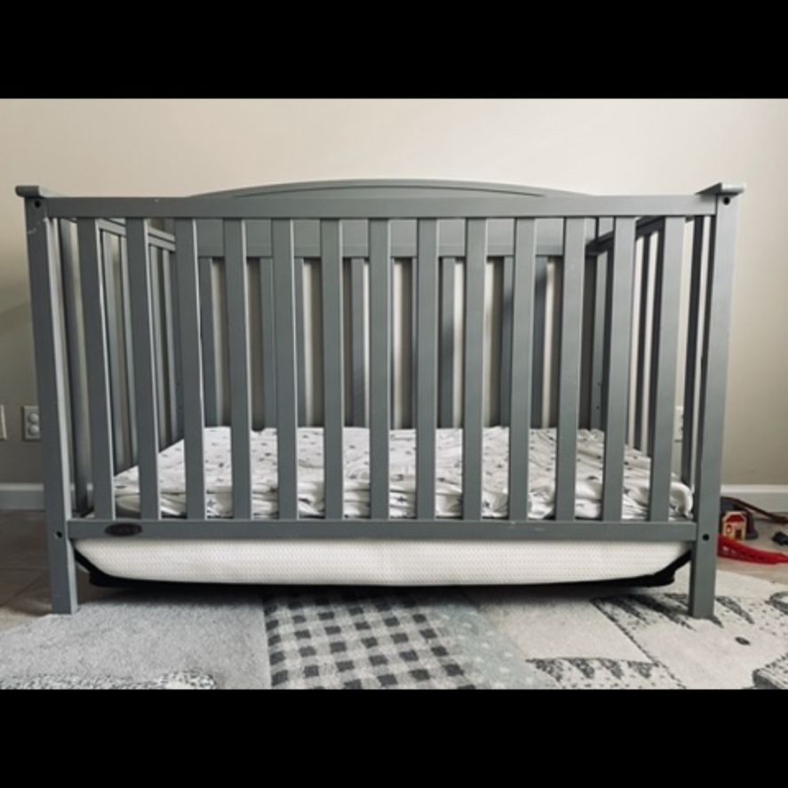 Delta Children Crib gray 