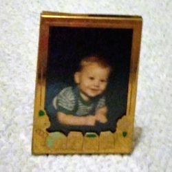 1980s VINTAGE M. C. CARR & CO., INC. SOLID BRASS NEWBORN BABY 3-1/2" X 2-1/2" GLASS PICTURE PHOTO FRAME 