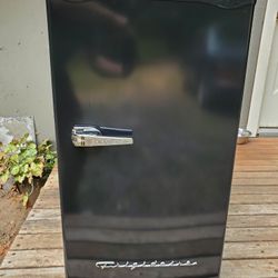 Retro Frigidaire Minifridge