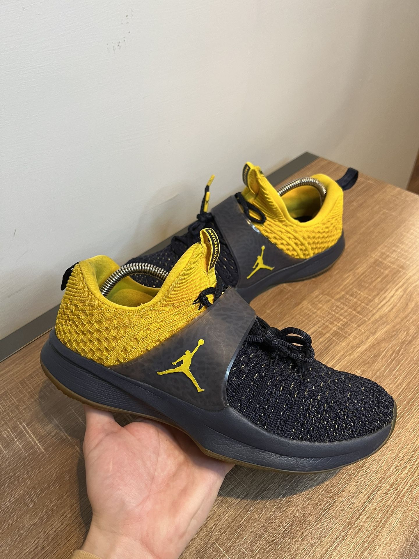Nike Air Jordan Michigan Trainer 2 Mens 8.5 Flyknit Blue Yellow 921210-407‎ Nike Air Jordan Michigan Trainer 2 Mens 8.5 Flyknit Blue  main image 2