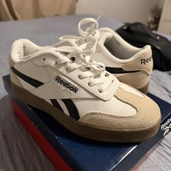 Women Reebok size 8