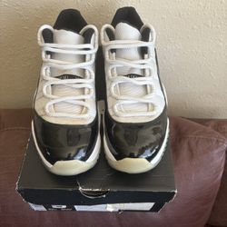 AIRJORDAN 11 RETRO WHITE /BLACK-DARK CONCORD Size 9