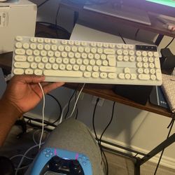 Keyboard And Logi Tech USB Headphone 