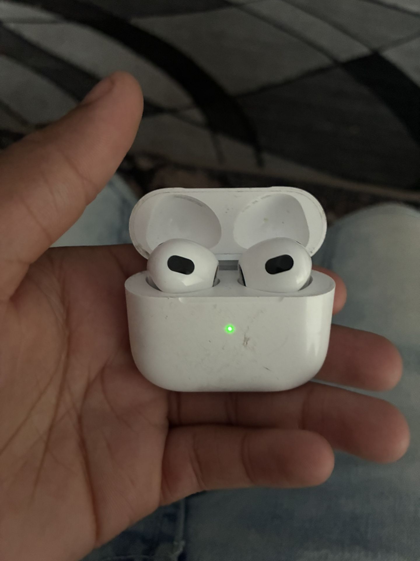 AirPod Gen 3