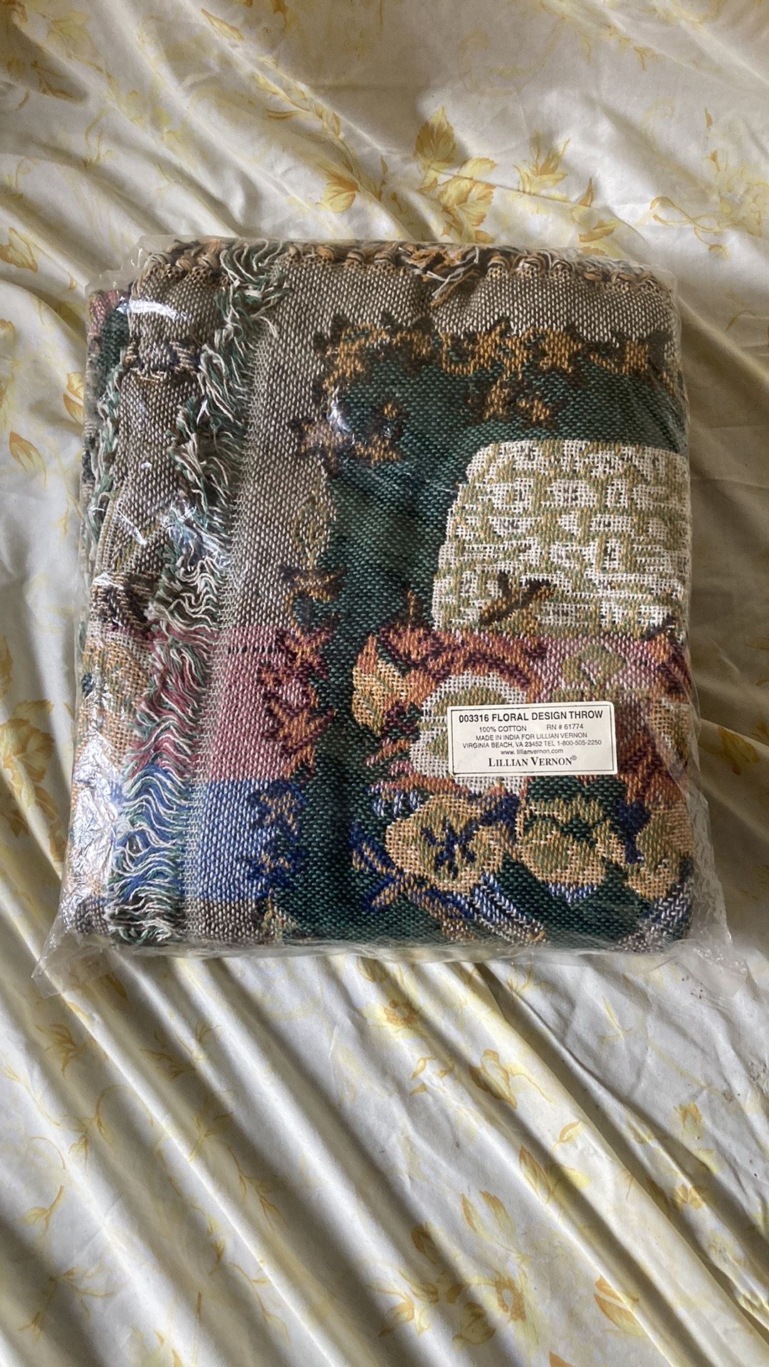 Lillian Vernon Floral Design Throw 003316
