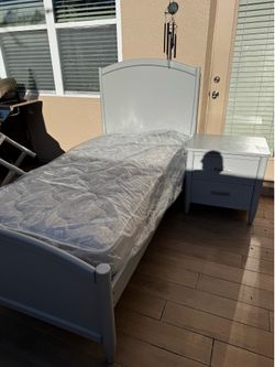 Set Twin Mattress BedSide table