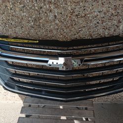 2018-21 Chevy Traverse grill (Auto Parts)