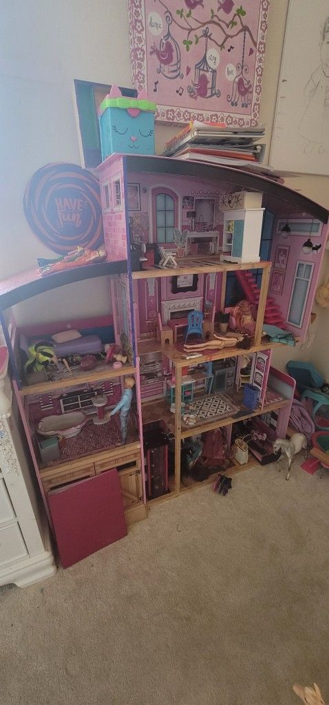 Giant Used Dollhouse  7 Ft Tall Aprox And 5-6ft Wide Aprox