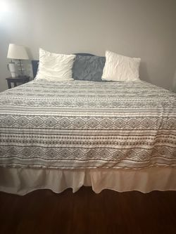 Bedroom set- king bed, side table with dresser
