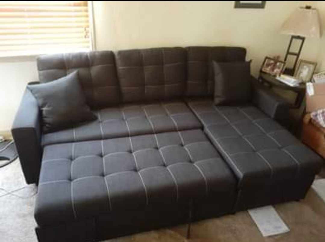 2pcs Sectional Sofa W/pulloutbed & Storage Chaise