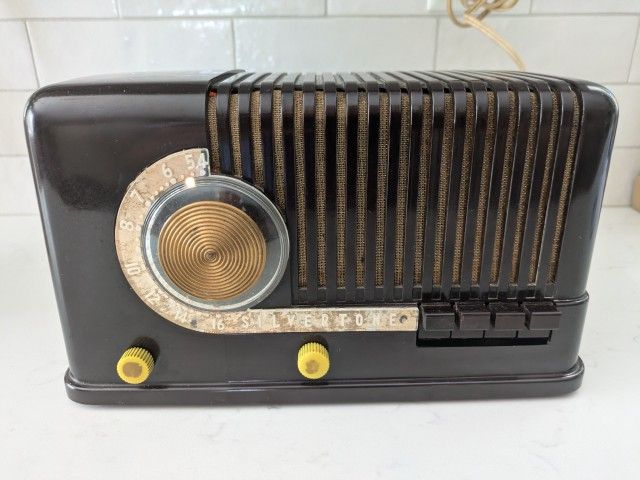 1941 Silvertone vintage tube radio, model 3351 "Candy Cane".
Worked last week when I tested it, you are welcome to try it out to confirm.