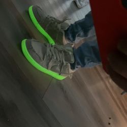 Mummy Nike SBs Size 9