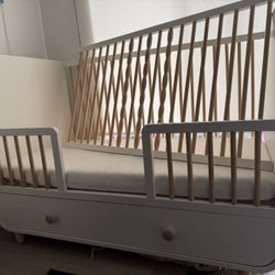Crib With A Drawer 