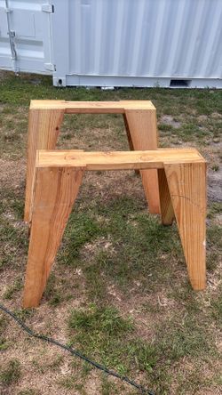 Wood sawhorse