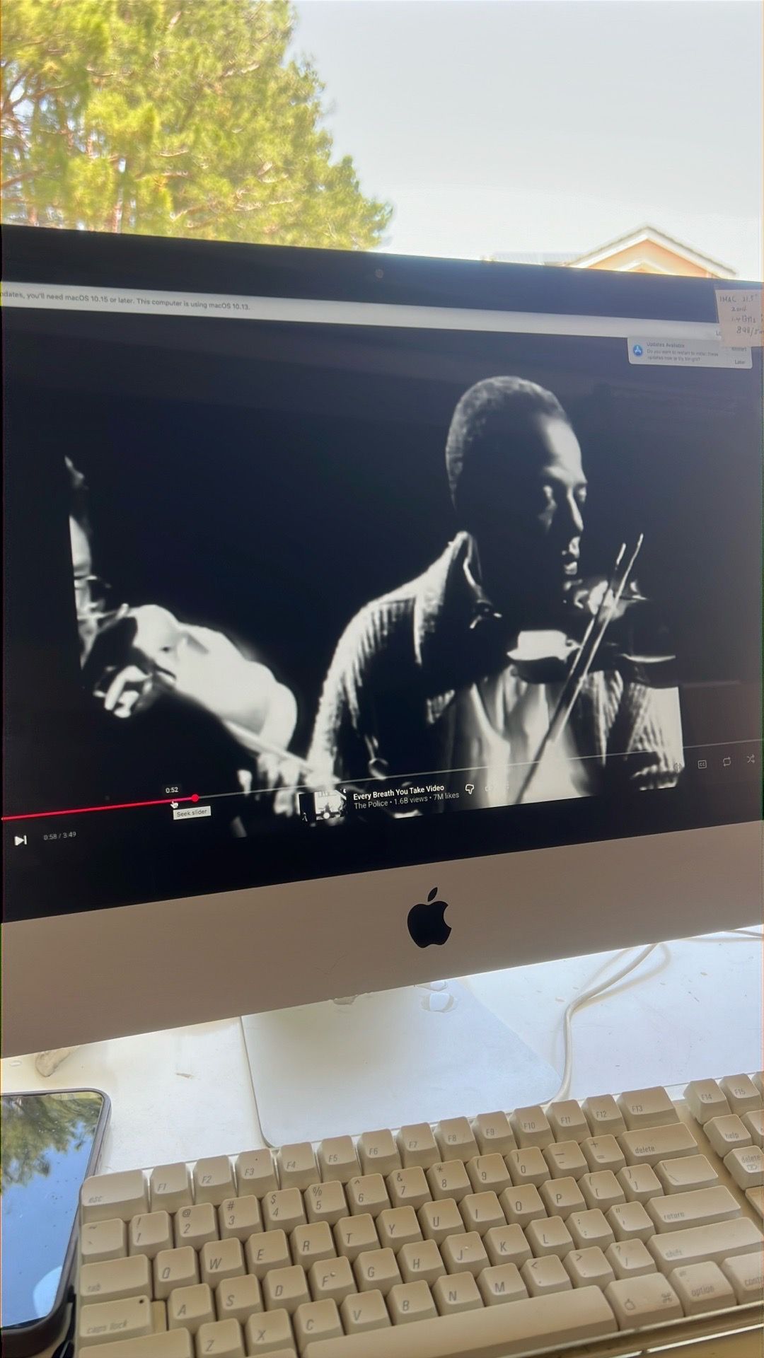 21.5” iMac desktop computer