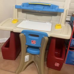 Step2 Deluxe Art Master Kids Desk 
