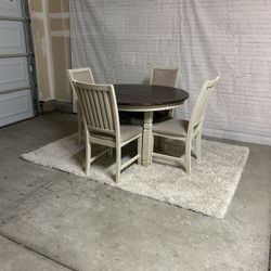 Beautiful Rc Willey Farmhouse Style Dining Set (Delivery Available)