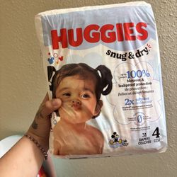 Huggies Snug & Dry Size 4