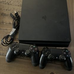 PS4 Slim 