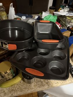 Rachel Ray Baking Cake Pan Set , Cupcake Pan And Bread Pan