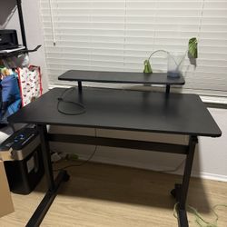 Black Desk