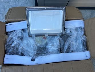 LED Semi Cutoff Wall Pack,
Dusk-To-Dawn Photocell, 60W/45W/30W,
Selectable CCT, 8600 Lumens