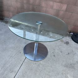 48” Round Glass Top Dining Table – Seats 4–6