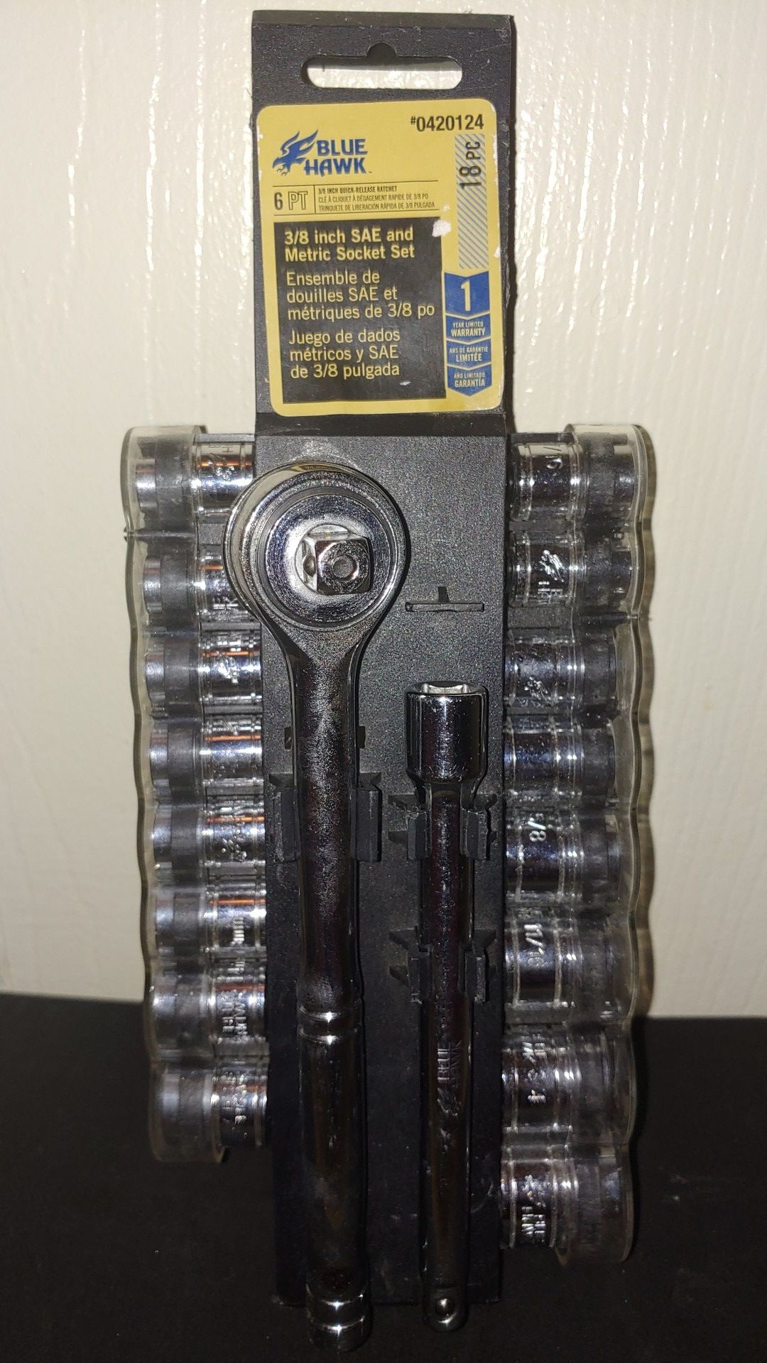 Blue Hawk 0420124 18pc 3/8in Drive SAE and Metric Socket Set
