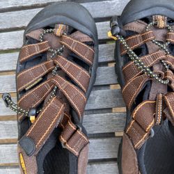 Kids/youth size 4 KEEN sandals 