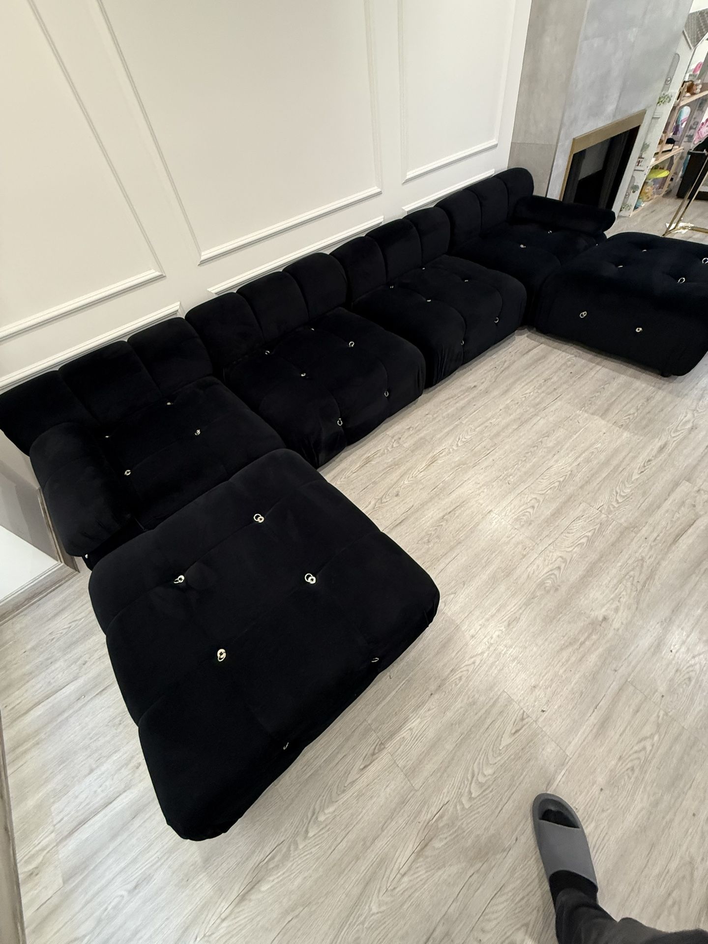 Luxury Modular Black Velvet Sectional Sofa – Modern & Customizable